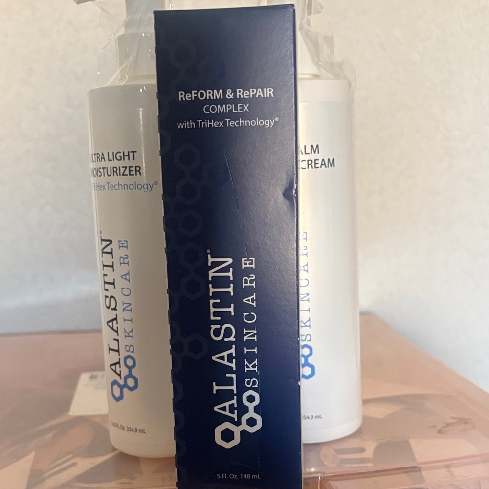 Alastin Skincare ReFORM & RePAIR Complex & Cleansing Cream 
**Moisturizer sold**
